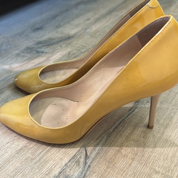 Jimmy Choo patent leather tan cream pumps size 7.5 - Picture 3 of 6